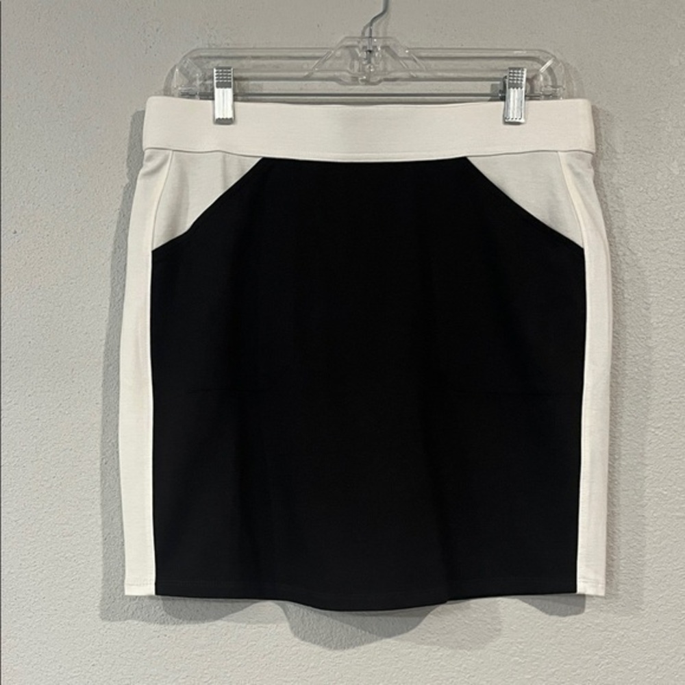 Belyn Key stretch knit athleisure skirt skort black/white M